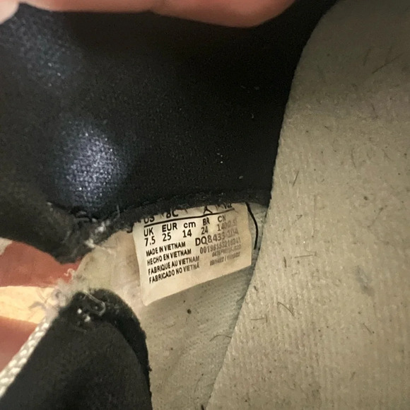 Jordan Kids' White Sneakers - Picture 5 of 5